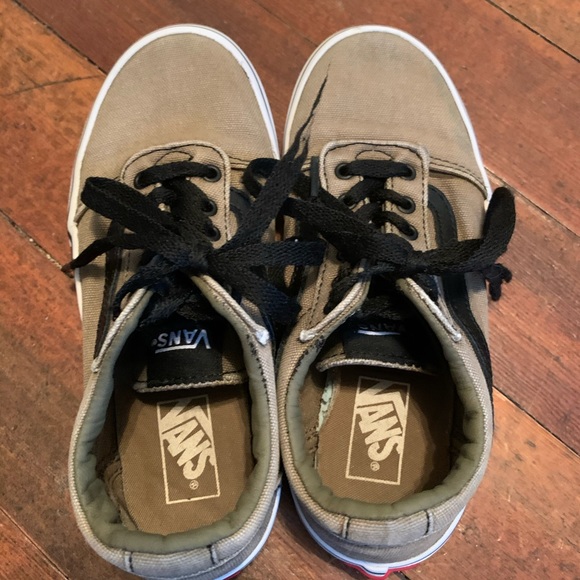 vans black tennis shoes